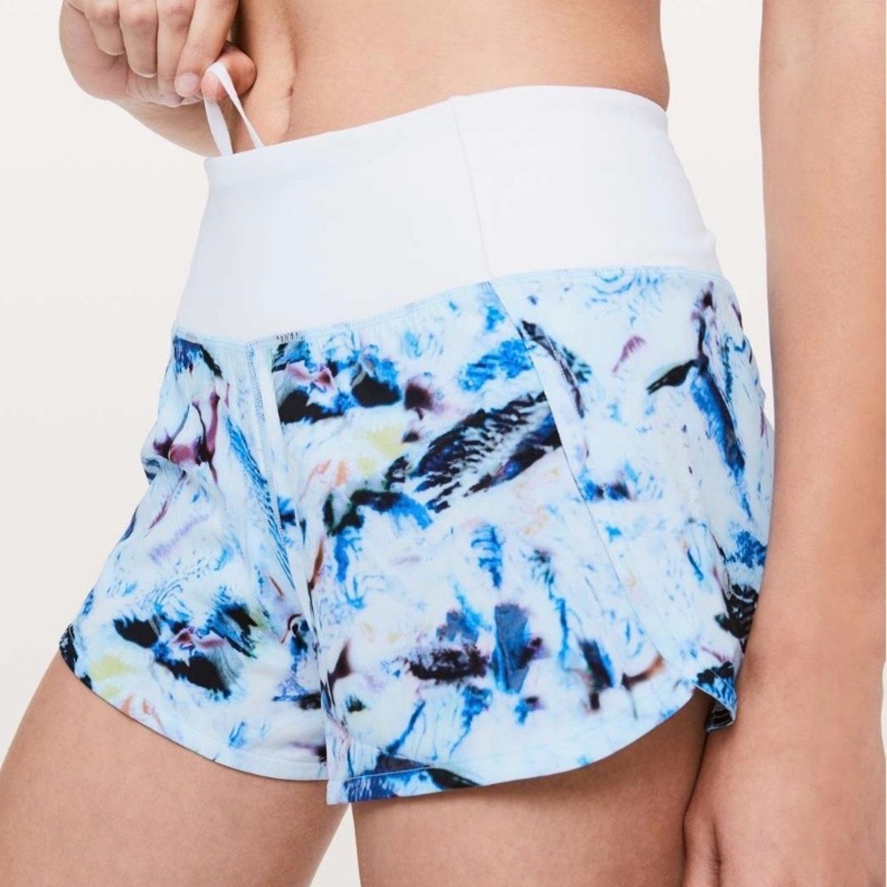 2018 Lululemon Run Times Short II 4” – Exposure Crystallize Multi / White Size 4